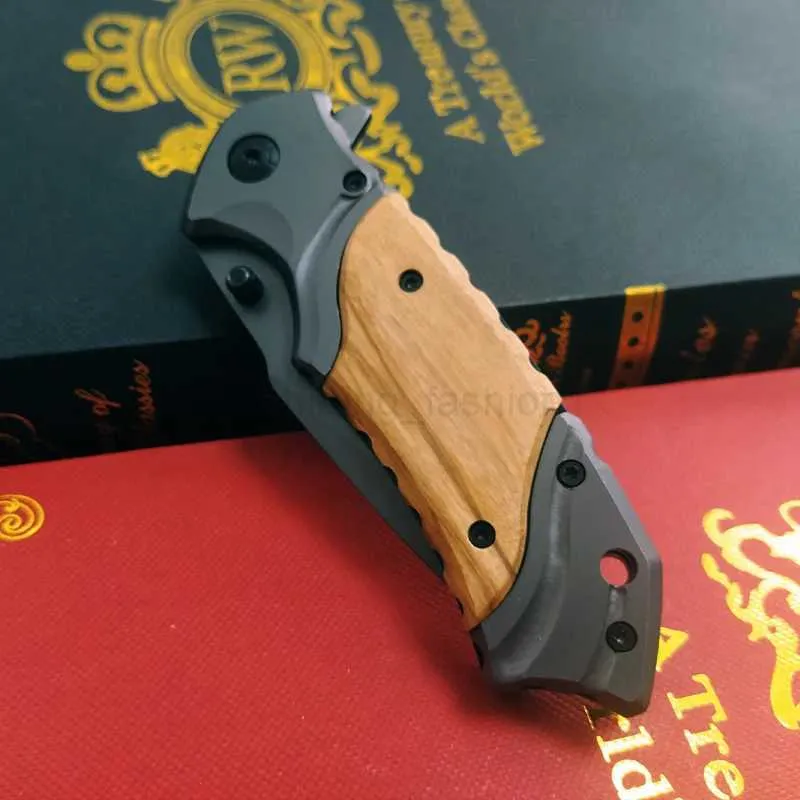 Damascus Steel Folding 57HRC Blade Wood Handle for Camping