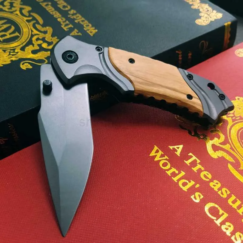 Damascus Steel Folding 57HRC Blade Wood Handle for Camping